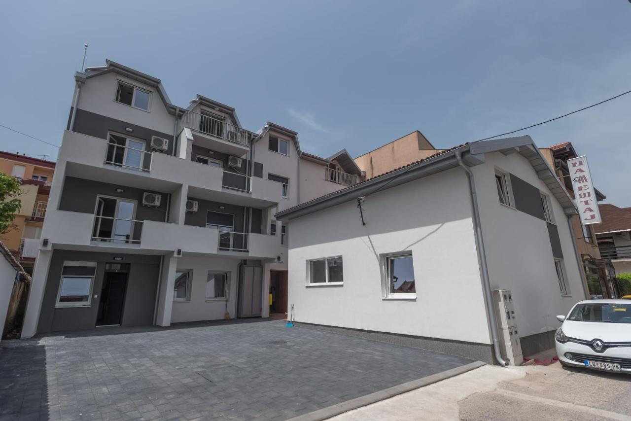 Apartmani Centar لوزنيكا المظهر الخارجي الصورة
